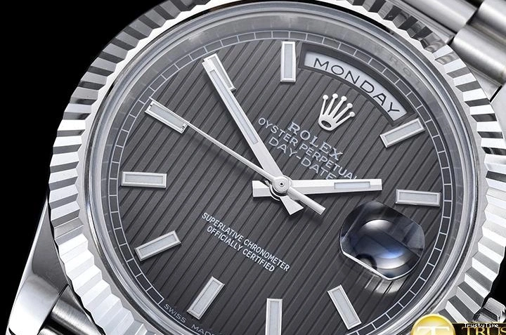 1114 RDD0202B – DayDate 40mm ModernLook 666